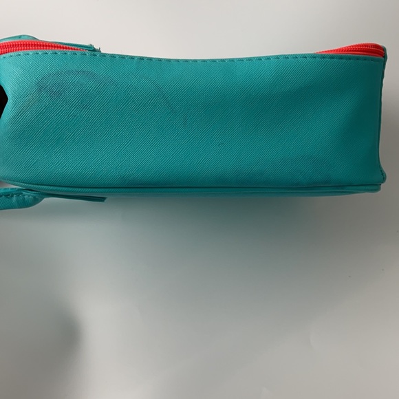 Macbeth Collections Zippered Lunch Tote - Picture 4 of 8